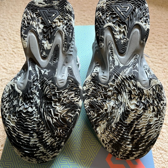 Boys Nike Freak 4 (GS) Wolf Grey 6Y - Picture 3 of 4